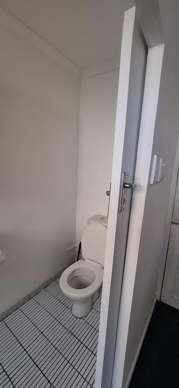 1 Bedroom Property for Sale in Goodwood Central Western Cape